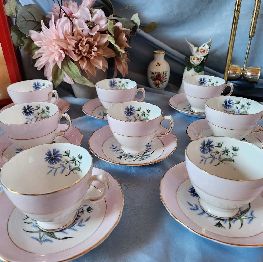 Beautiful Pink Colclough Bone China Cup And Saucers Set Of 8 Made In ENGLAND - Picture 2 of 11